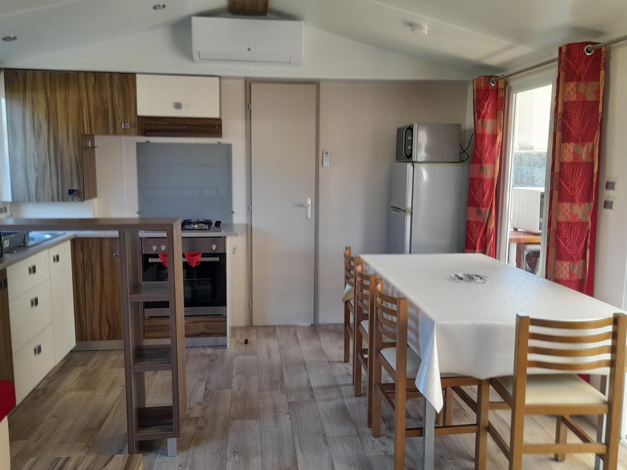 Holiday home Mobil Les Charmettes 4 Etoiles En Charente Maritime Pres Du Zoo De La Palmyre 8 Personnes Confort 3 2salles De Bains 2 Wc Lave Linge Lave Vaisselle Climatisation Bien Situe